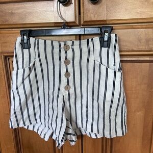 Shorts in pinstripe pattern